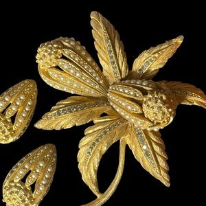 Vintage large Baroque Pearl & Rhinestone Floral Broach & Earrings Set